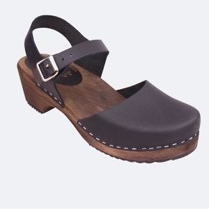 Lotta Clogs Low Wood in Black on Brown Base